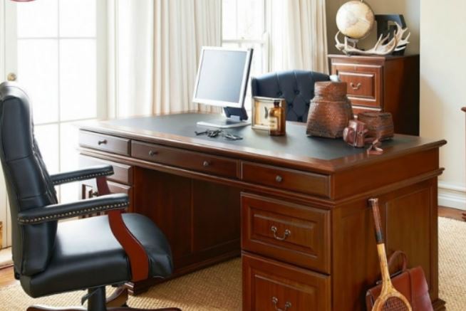 Bàn làm việc dính lỗi phong thủy này sự nghiệp xuống dốc, làm mãi cũng khó giàu