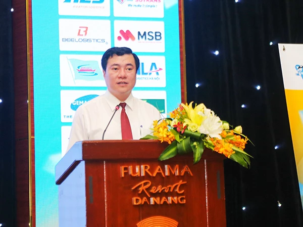Thứ trưởng Bộ Công Thương Nguyễn Sinh Nhật Tân phát biểu tại hội nghị.