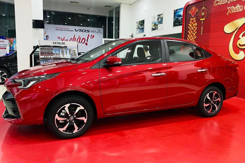 5. Toyota Vios (doanh số: 5.425 chiếc).