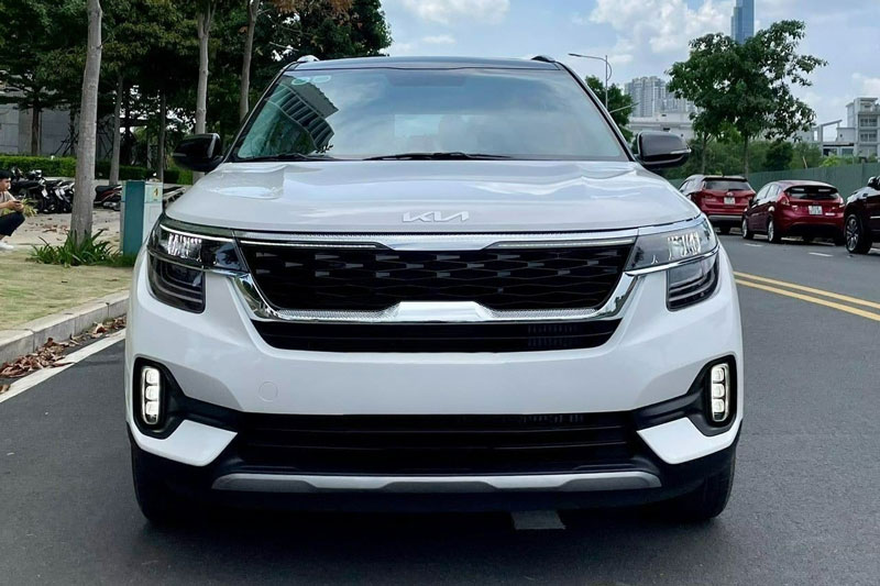Kia Seltos vượt mặt Hyundai Creta và Toyota Corolla Cross trong phân khúc SUV đô thị