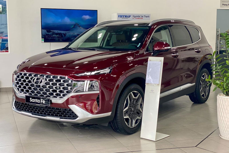 Tăng doanh số chóng mặt, Hyundai Santa Fe soán ngôi Ford Everest