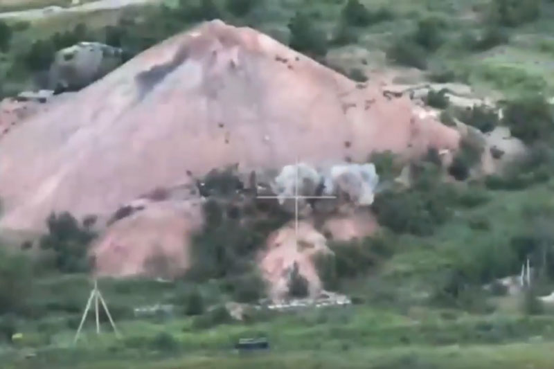 Tên lửa chống tăng Kornet của Nga đánh sập hầm của quân đội Ukraine