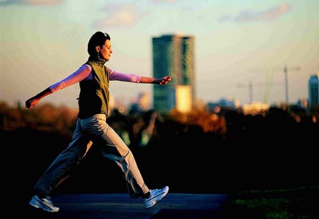 Có câu ‘Đi bộ 100 bước sau bữa ăn sống đến 99’ nhưng không biết cách sẽ gây tổn hại cơ thể