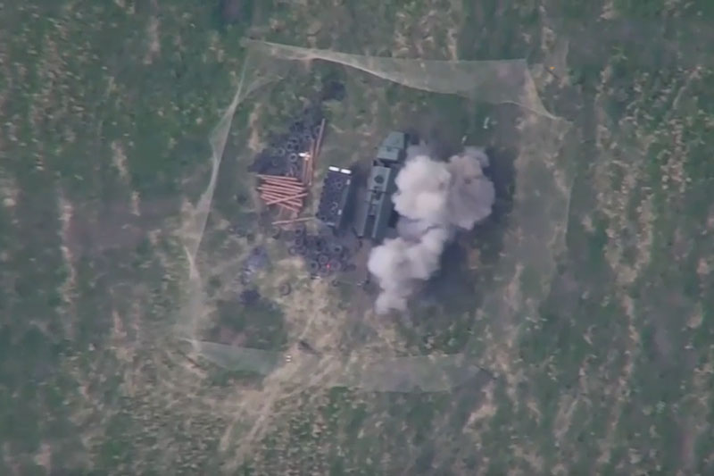 CLIP: UAV Lancet lao thẳng khiến trạm radar P-18 của Ukraine phát nổ