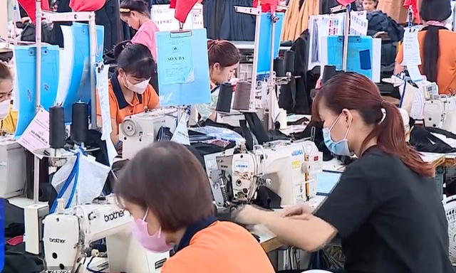 T&#x103;ng l&#x1B0;&#x1A1;ng t&#x1ED1;i thi&#x1EC3;u v&#xF9;ng: Doanh nghi&#x1EC7;p lo s&#x1EBD; th&#xEA;m g&#xE1;nh n&#x1EB7;ng