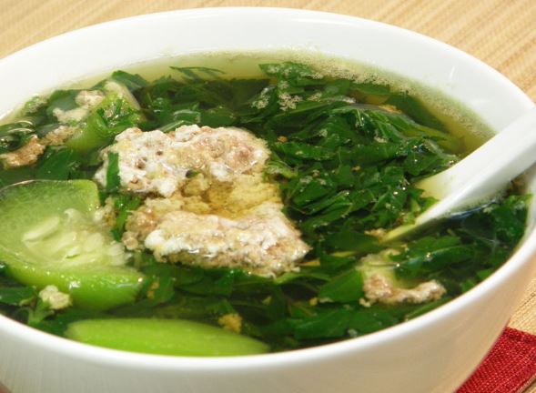 Mùa hè nắng nóng có nên ăn nhiều tôm cua để giải nhiệt?