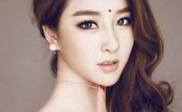 Nốt ruồi son trên mặt phụ nữ nói gì về chủ nhân của nó?