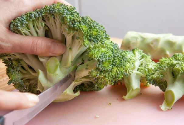 Súp lơ đừng chỉ rửa với nước muối, thêm 2 thứ này bao nhiêu bụi bẩn trôi sạch