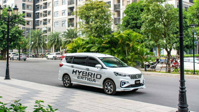 Ôtô nhập khẩu ưu đãi trăm triệu để đấu xe nội được giảm phí trước bạ