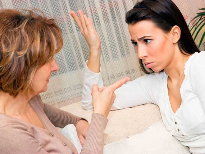 Mẹ tôi đuổi chị dâu ra đường vì không nấu cơm cho chồng