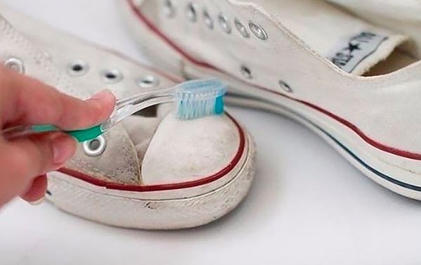 Làm sạch răng thôi chưa đủ, kem đánh răng còn có 10 công dụng khác nữa