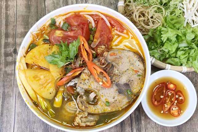 Công thức nấu bún cá ngừ ngon bất bại mà không bị tanh