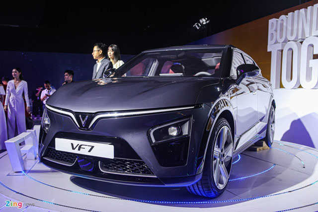 Ngắm VinFast VF 7 - Mẫu SUV lai coupe, cạnh tranh với Toyota Corolla Cross