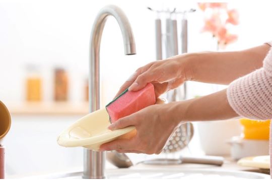 Lợi ích tuyệt vời của việc rửa chén bát bằng tay đối với sức khỏe