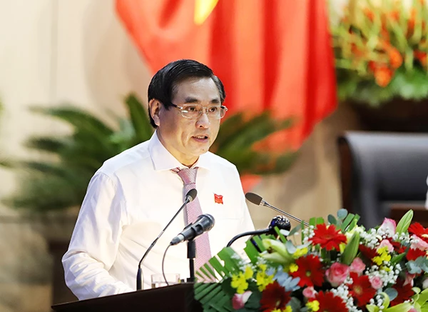 Trưởng Ban Đô thị HĐND TP Đà Nẵng Nguyễn Thành Tiến phát biểu tại kỳ họp thứ 12 HĐND TP khóa X đang diễn ra.