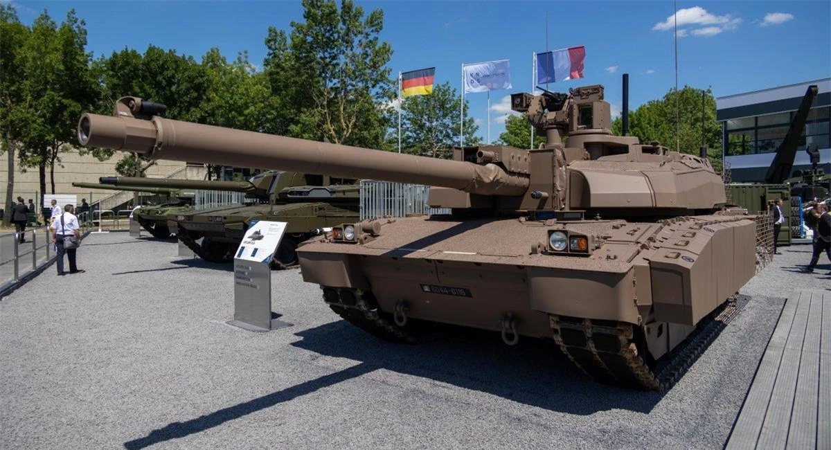 Những thay đổi này là dựa trên kinh nghiệm về những cuộc xung đột cường độ thấp hay tác chiến đô thị. Xe tăng Leclerc XLR cũng sẽ nhận được một module súng máy điều khiển từ xa.