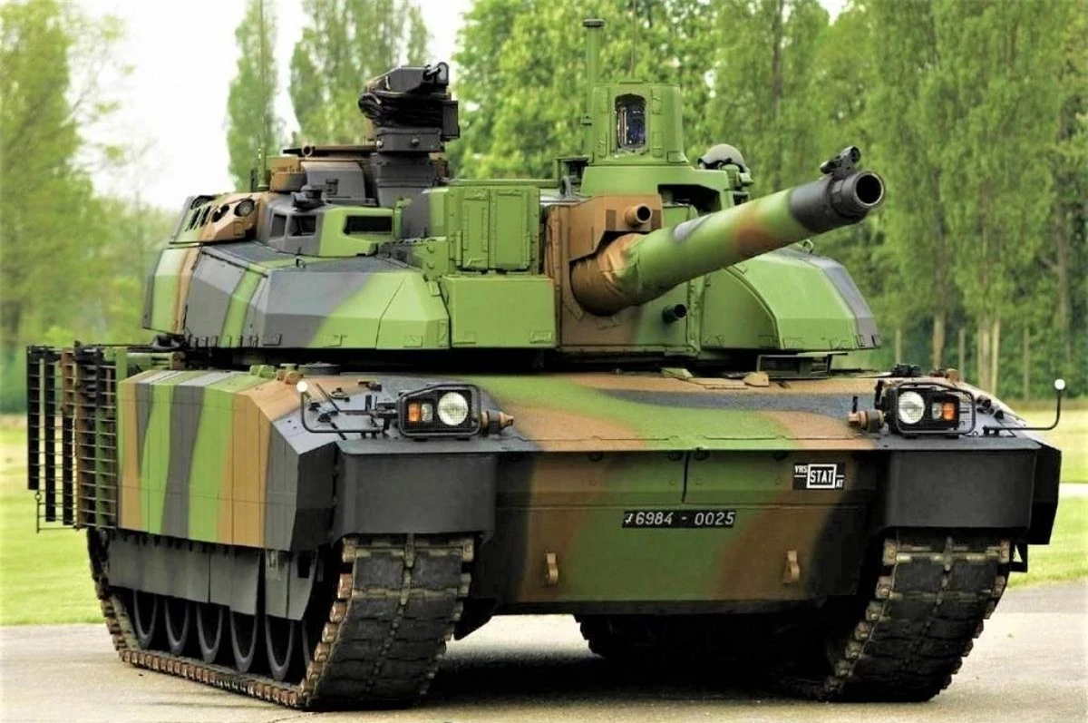Ngoài ra không có thông tin gì về kế hoạch lắp đặt tổ hợp phòng vệ chủ động, được quy định như một yếu tố bắt buộc trên các phiên bản mới của xe tăng Abrams và Leopard 2.