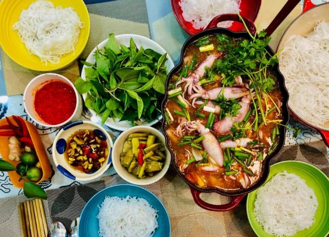 Cuối tuần nấu món bún mực chuẩn vị, ngon ngọt lạ miệng