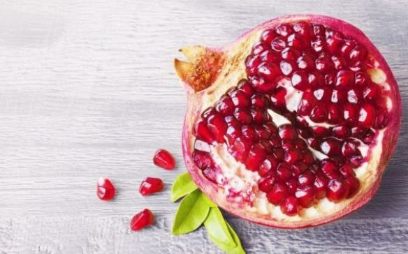 Mua lựu chọn quả to hay nhỏ: Biết mẹo này bạn sẽ chọn được quả lựu ngọt, mọng nước