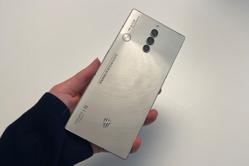 Smartphone mạnh bậc nhất thế giới, thiết kế ấn tượng, giá gần 15 triệu đồng