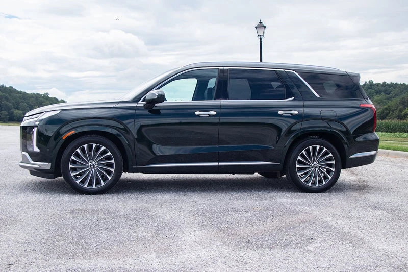 2. Hyundai Palisade 2023 (giá khởi điểm: 37.235 USD).