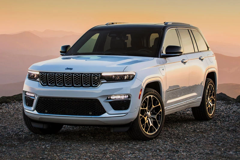 9. Jeep Grand Cherokee 2023 (giá khởi điểm: 42.830 USD).