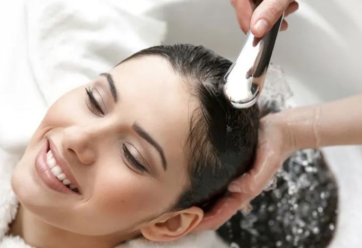 5 thói quen sai lầm cần tránh khi gội đầu để không làm tóc trở nên yếu, rụng và xơ rối