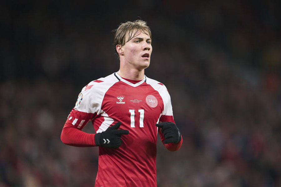 PSG quyết qua mặt Man Utd trong vụ mua "Haaland mới"