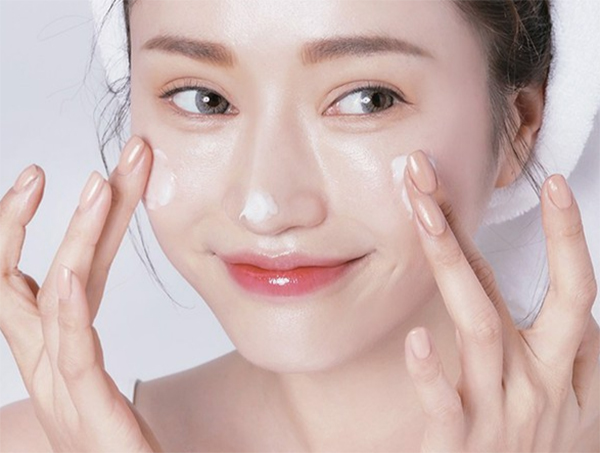 Mùa hè có cần dưỡng ẩm cho da hay không?