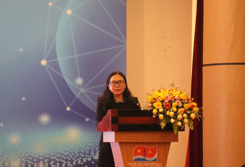 Bà Mai Thị Diệu Huyền – Phó Chủ tịch Hội đồng Doanh nhân nữ Việt Nam, chia sẻ tại diễn đàn.