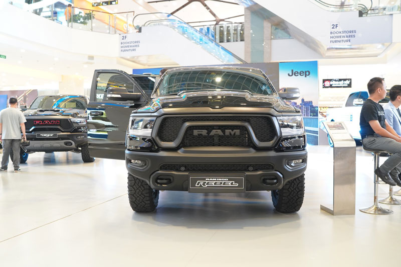 Xe bán tải RAM 1500 Rebel trình làng tại Việt Nam, giá 5,168 tỷ đồng