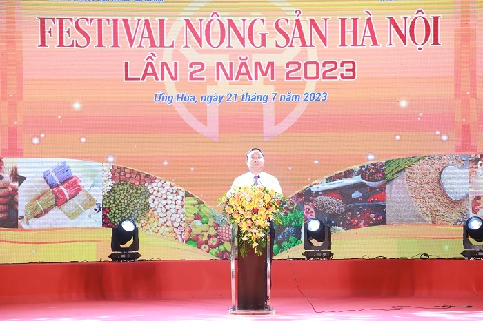 Chủ tịch UBND huyện Ứng Hoà Nguyễn Tiến Thiết phát biểu tại chương trình.