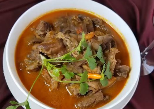 Cuối tuần làm món bò sốt vang đãi cả nhà, làm cách này nước ngon ngọt không hôi