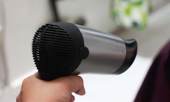 4 cách tẩy vết keo dính trên đồ nhựa cực nhàn