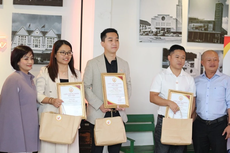 Hội Doanh nhân trẻ Lâm Đồng kết nạp hội viên mới.