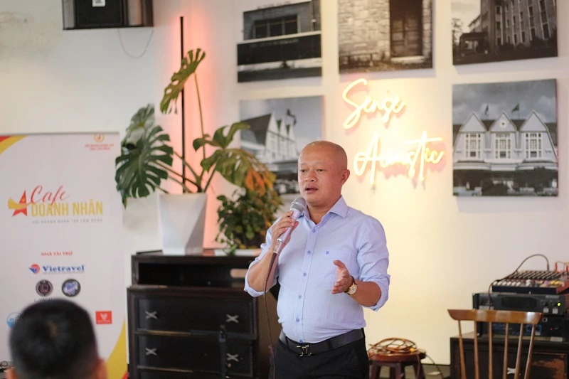 Ông Phạm Nguyễn Ngọc Duy – Chủ tịch Hội Doanh nhân trẻ tỉnh Lâm Đồng, phát biểu tại chương trình Cà phê doanh nhân tháng 7. 