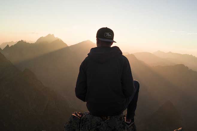 Khóc không ra nước mắt khi con trai 29 tuổi vẫn bị ba mẹ bắt ngủ chung phòng