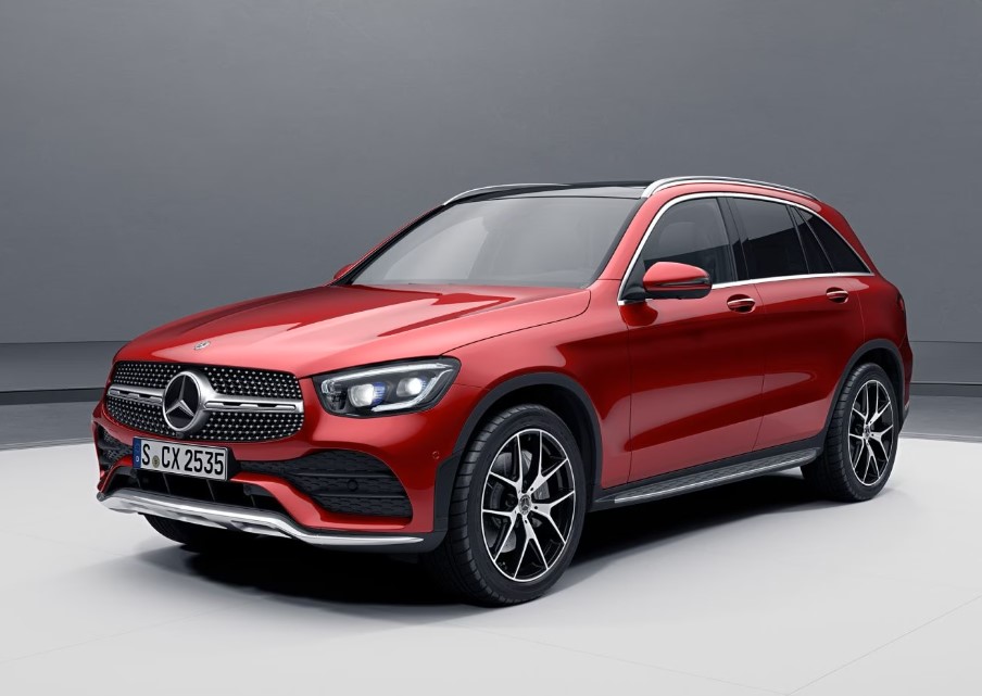 Khách hàng nhận nhiều ưu đãi khi mua xe Mercedes-Benz
