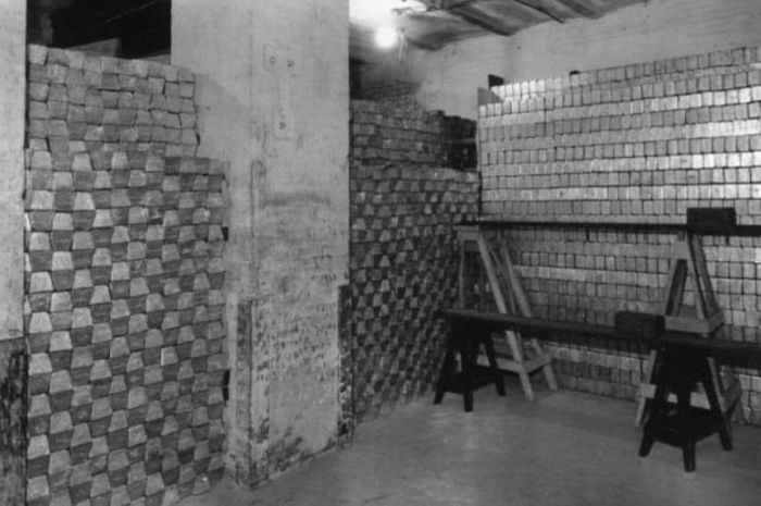 Thợ sửa khóa tìm được kho báu 22 tỷ đô và cái kết đau đớn 