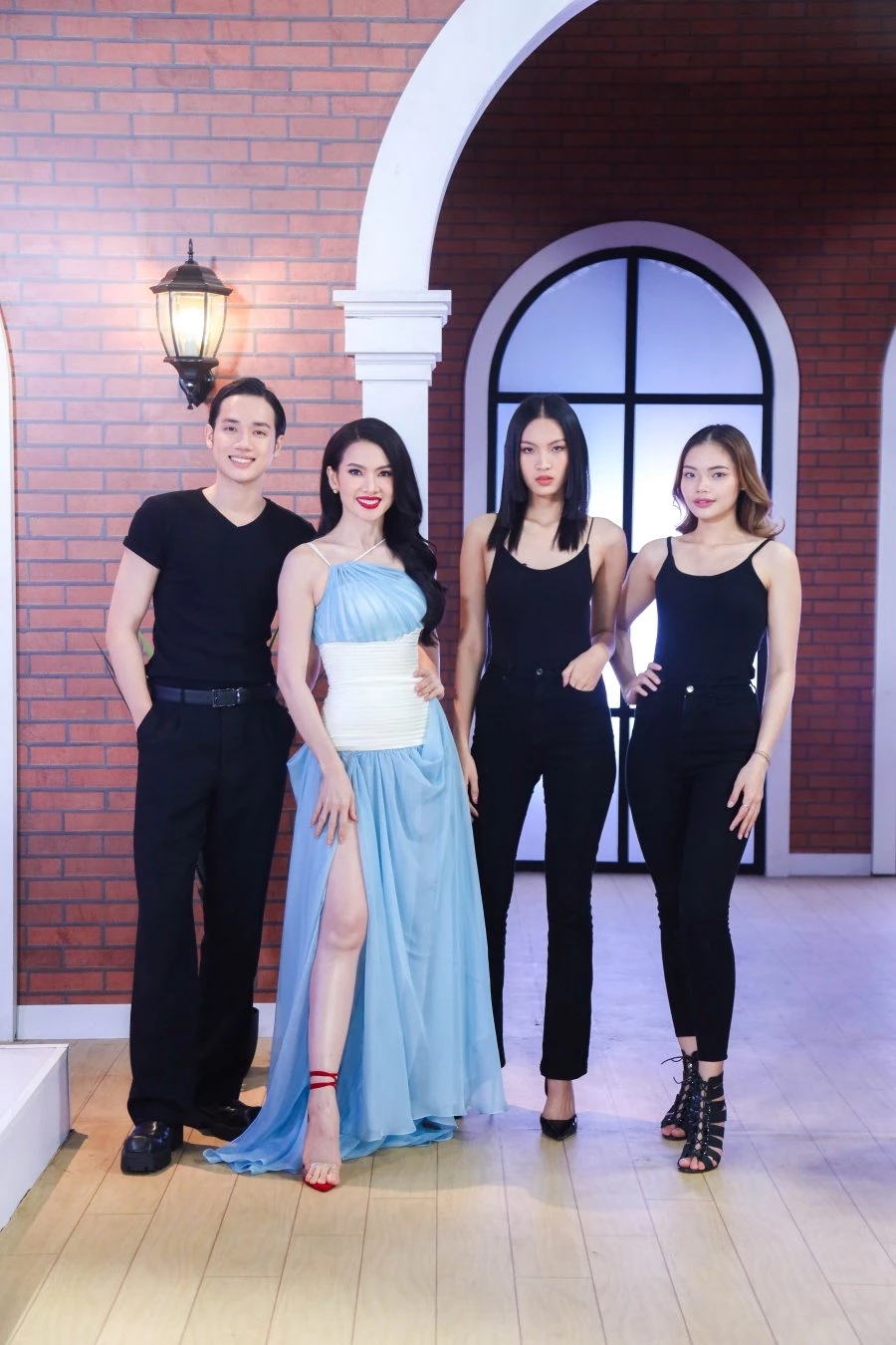 Team Huấn luyện viên Anh Thư Team Huấn luyện viên Anh Thư