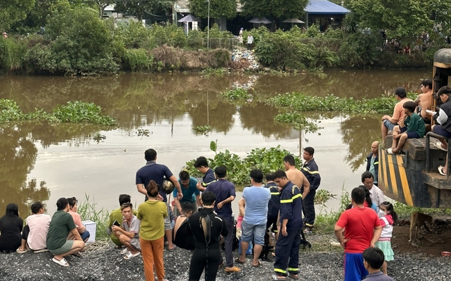 Nhậu say rồi thách nhau bơi qua kênh, hai thanh niên mất tích