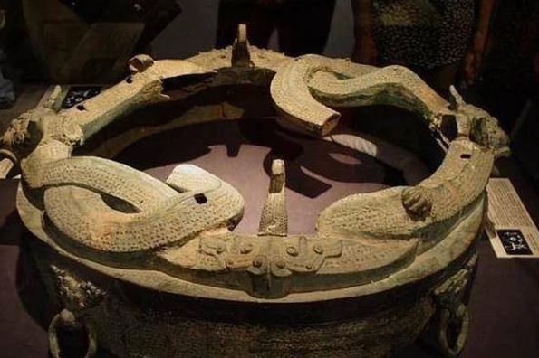 Bảo vật 2.500 năm có 'rồng chầu hổ phục' khiến công nghệ hiện đại không thể làm giả