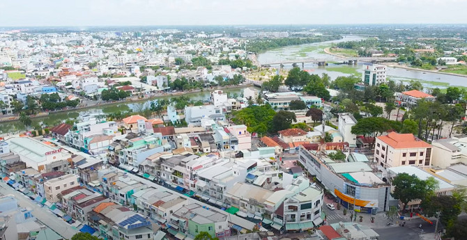 Phát triển Long An theo mô hình “một trung tâm, hai hành lang, ba vùng kinh tế, sáu trục động lực”