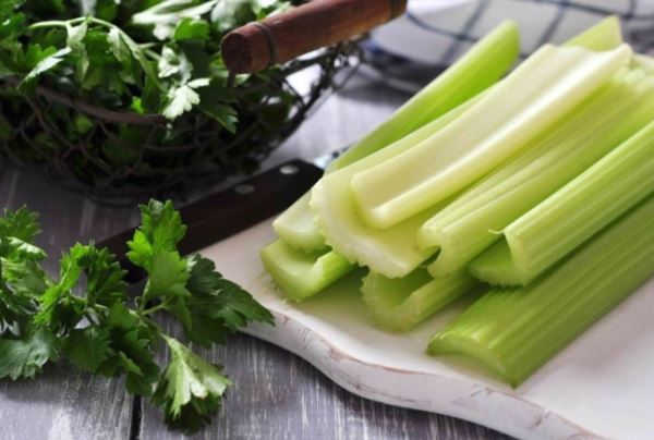 Cần tây hạ huyết áp, chống ung thư nhưng nhiều người ăn sai cách