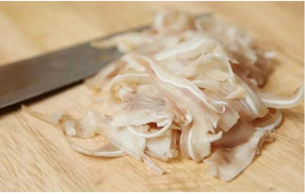 Thêm thứ này vào nồi, tai heo luộc trắng giòn sần sật, không hôi không thâm xỉn