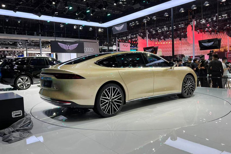 Xe điện mạnh 707 mã lực, sạc 10 phút đi 300km, phạm vi hoạt động 1.020 km, giá bán mới là điều đáng chú ý