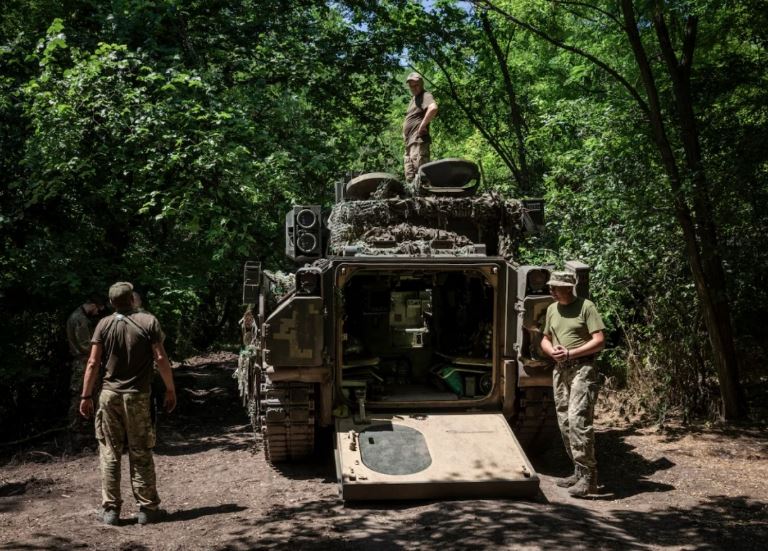 “Sát thủ diệt tăng” Bradley của Ukraine sập bẫy phòng tuyến Nga
