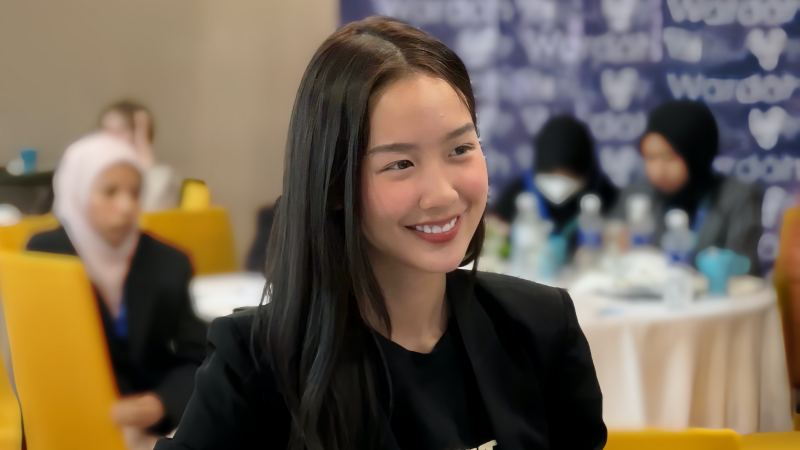 Hoa hậu Bảo Ngọc tham dự Hội nghị Thanh niên Thế giới tại Malaysia, đăng quang vẫn không ngừng việc học