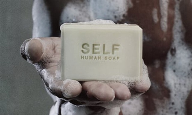 Khủng hoảng ở Anh: Xà phòng và sữa tắm cũng ế ẩm nặng