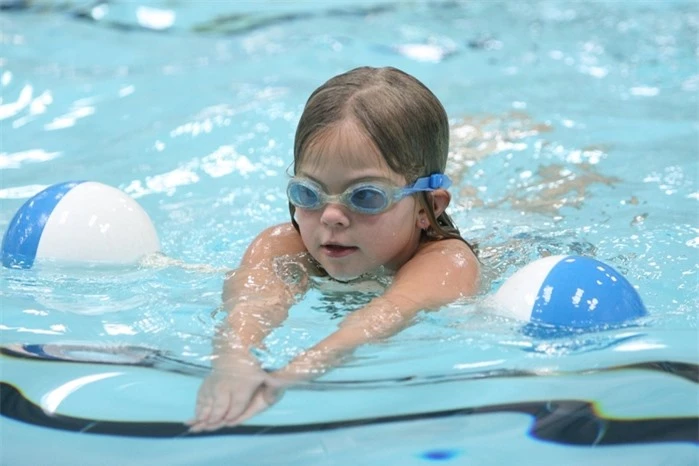 13 điều cần chú ý khi phụ huynh cho trẻ đi bơi